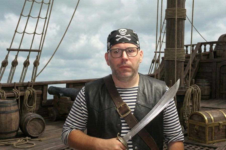 Photo transformée par l’IA : pirate à bord d’un navire